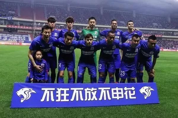 文班谈进攻选择的改进：主动冲击篮筐，不能轻易后仰跳投（文班谈进攻调整：更主动攻筐，避免轻易后仰跳投）