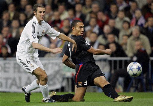 椰子：踢后卫让库普恢复信心；DV9受伤是戴维和奥蓬达的机会（椰子：让库普客串后卫助其重拾信心，DV9伤退成戴维与奥蓬达良机）