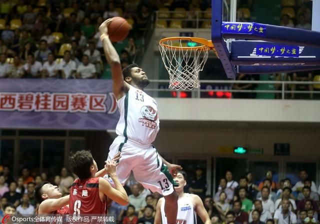 一战封神🔁陈威在#亚冠#第6比赛日多次为上海海港...（一战成名！陈威在#亚冠#第6比赛日多次神扑守住上海海港）