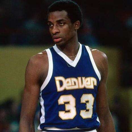 又伤了! 前巴萨10号将被退货：1200万没人接盘 明夏回归（再遇伤情！前巴萨10号恐遭退租，1200万无下家，预计明夏回归）