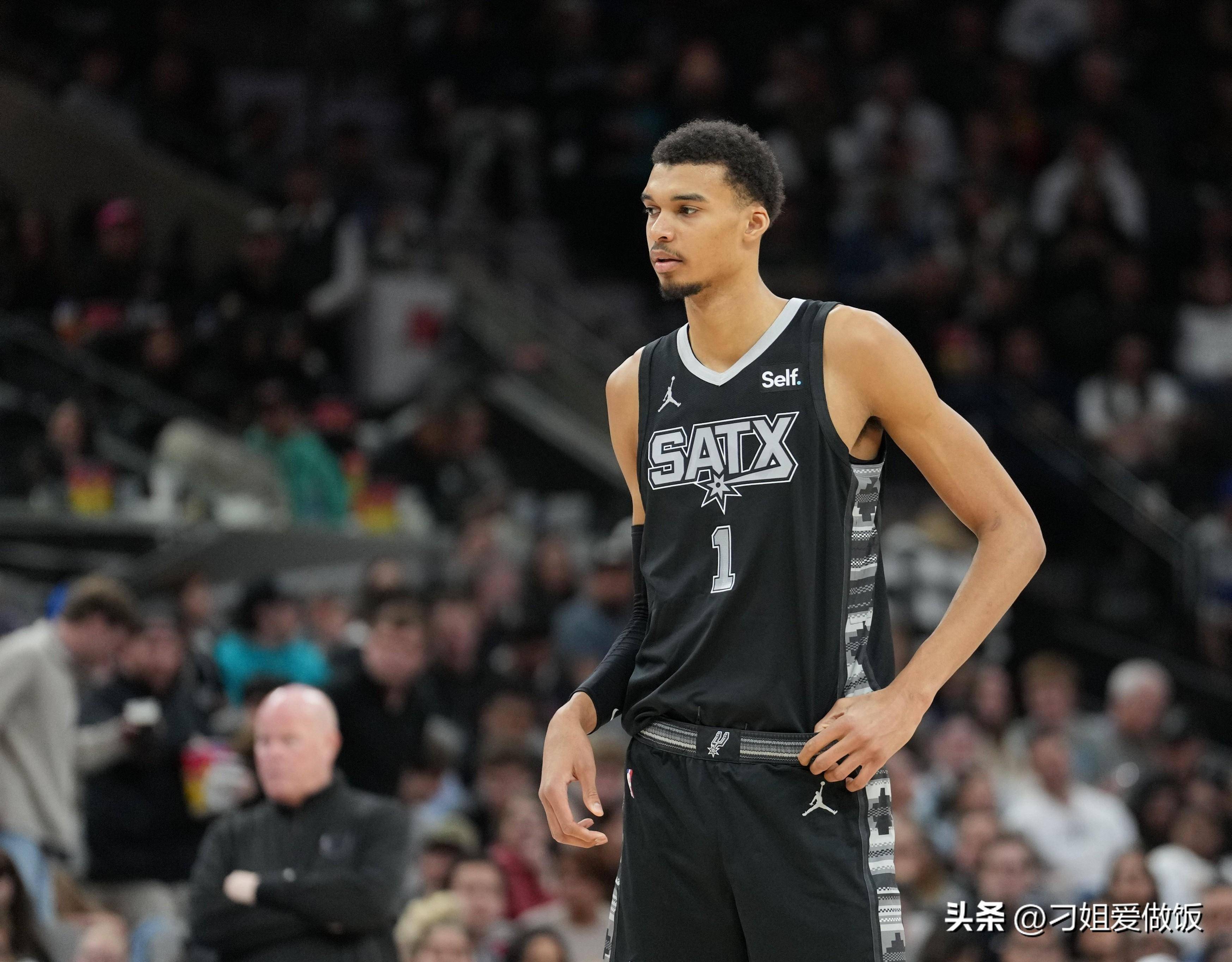 别了，利物浦！曝斯洛特有望3天内正式下课！两大“顶星”酿携手离队（告别利物浦？曝斯洛特或将72小时内被官宣下课，两大核心恐携手离队）