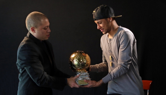 德塞利选择范德萨、卡洛斯、拉莫斯等球员，展现其独特风格与偏好。（德塞利点将范德萨、卡洛斯、拉莫斯等，选人凸显鲜明个人风格与偏好）