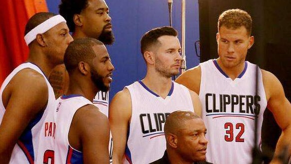 恩比德单节怒砍14分，三节33分已刷新赛季新高（恩比德单节轰下14分，三节33分刷新本季个人新高）