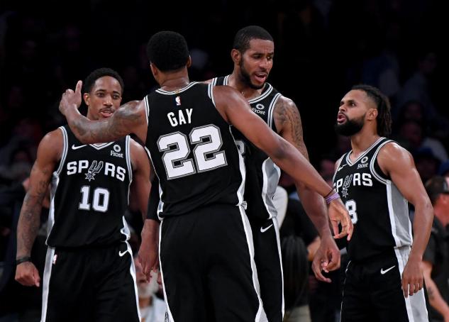 穆帅：今天胜利的功劳属于球员们，要说谁比谁更好是不公平的（穆里尼奥：这场胜利归功于全体球员，评比谁更出色并不公平）