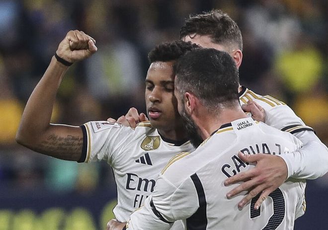 曼联欧联杯小组赛胜负形势分析（曼联欧联杯小组赛胜负格局解析）