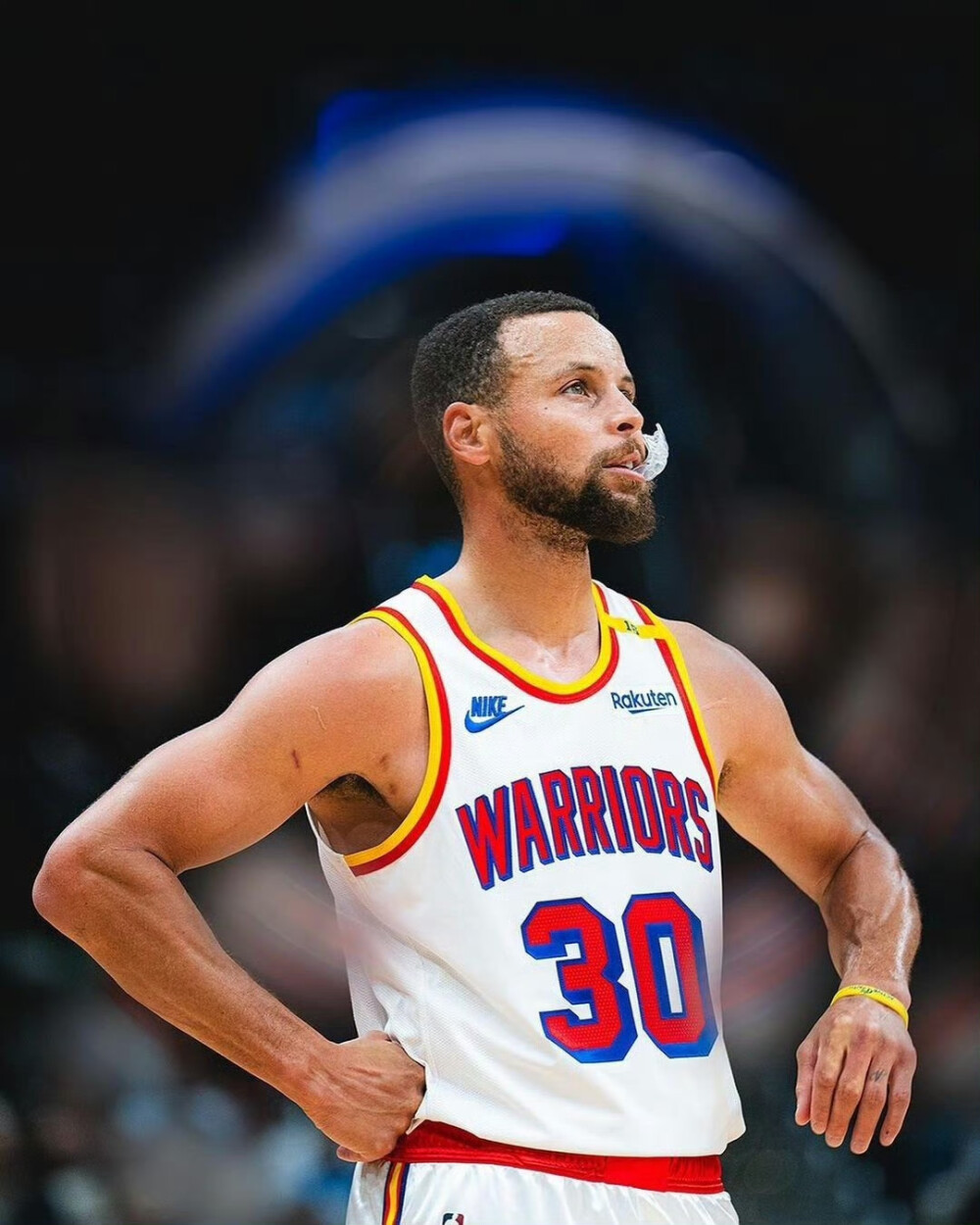 昔日冠军后卫！普尔半场9中4中拿11分3板3断，3+1和高难度上篮都有（前冠军后卫普尔半场9投4中拿下11分3板3断，3+1与高难度上篮俱全）