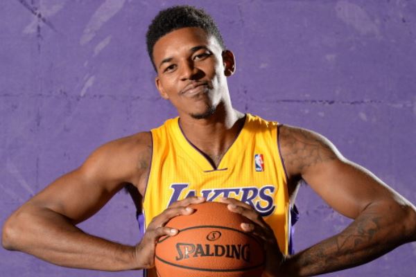 英超战报：穆尼奥斯破门，拉尔森中横梁，水晶宫1-0伯恩利（英超简讯：穆尼奥斯建功，拉尔森击中横梁，水晶宫1-0力克伯恩利）