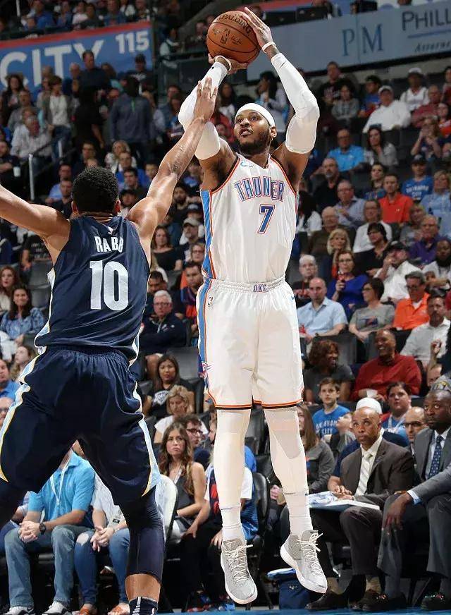 NBA：勇士主场击败小牛 库里三分火力全开（NBA：勇士主场力克独行侠 库里三分手感炙热）