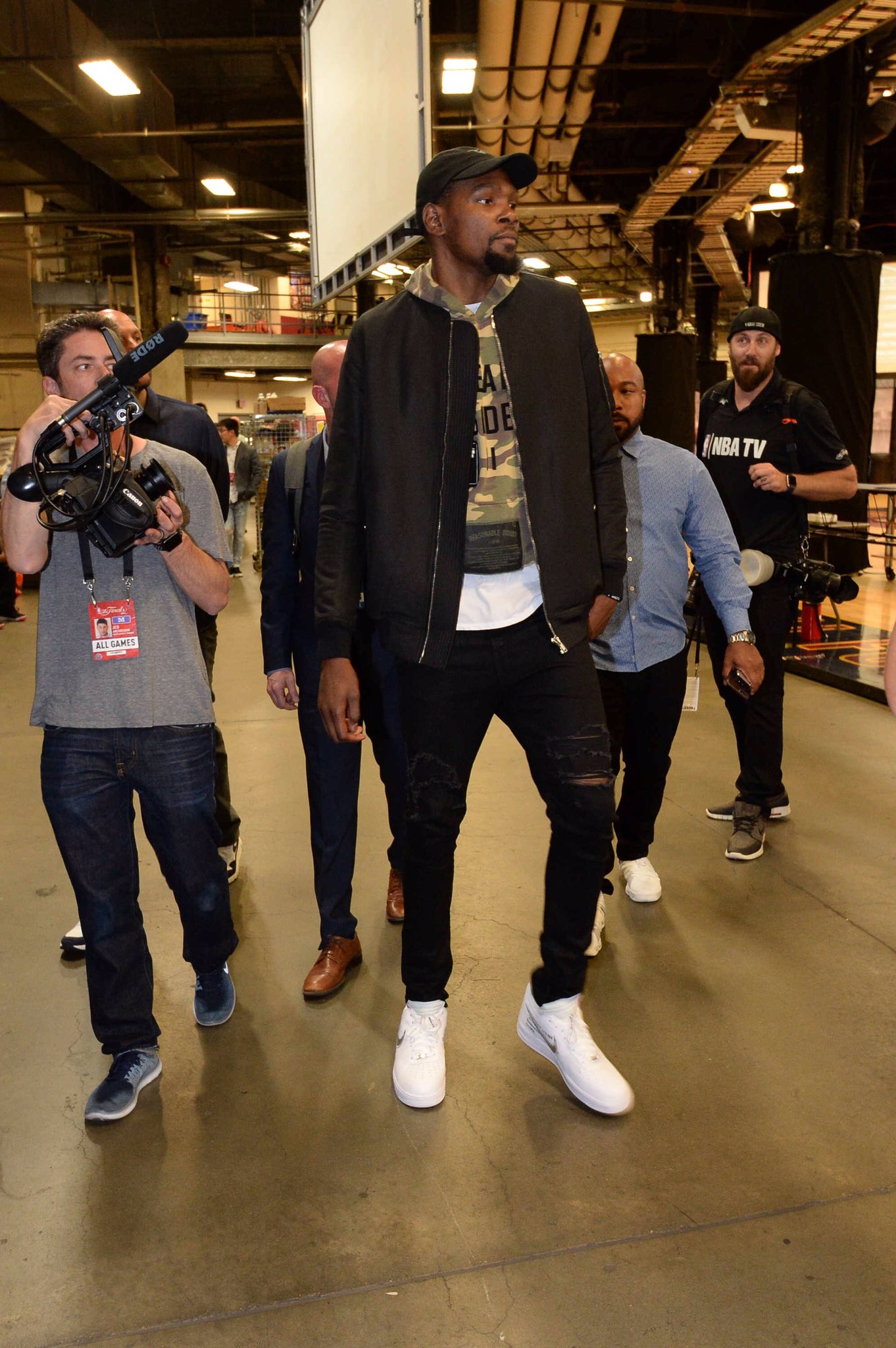 半场：拜仁2-0海登海姆，斯塔尼希奇、奥利塞破门（半场战报：拜仁2-0领先海登海姆，斯塔尼希奇与奥利塞建功）