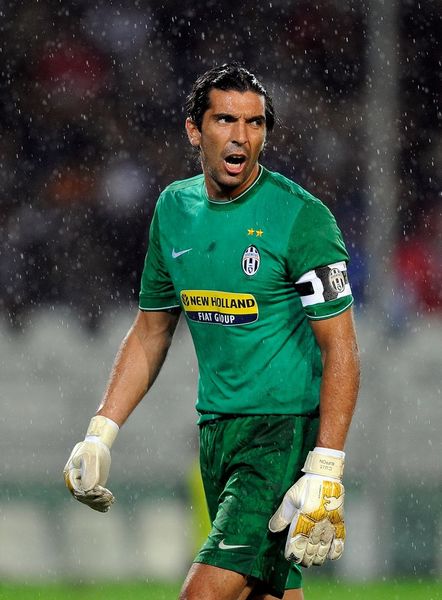 HWG！罗马诺：哥甲联赛20岁后卫阿里扎拉将加盟AC米兰（罗马诺确认：AC米兰将签下哥甲20岁后卫阿里扎拉）