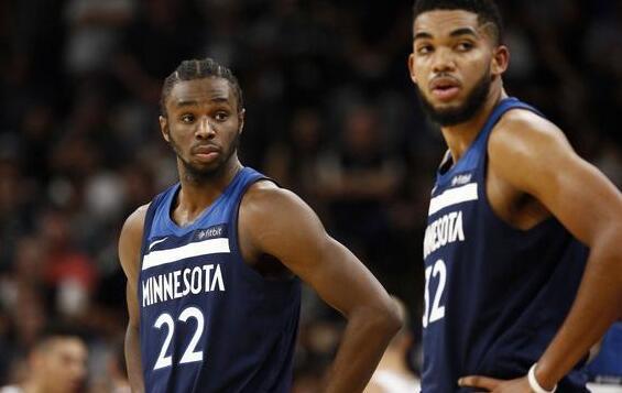 英超战报：内托、恩佐破门，切尔西2-0伯恩利取英超三连胜（英超快讯：恩佐、内托相继破门，切尔西2-0伯恩利豪取联赛三连胜）