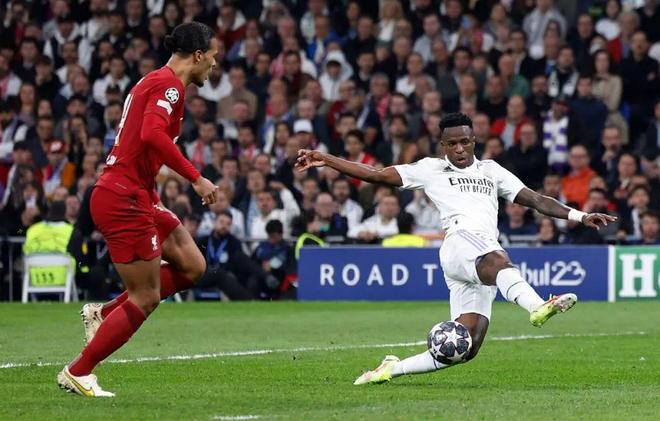 登国际舞台，泰州队“苏超”冠军奖杯亮相中国国际进口博览会（泰州队“苏超”冠军奖杯登上中国国际进口博览会舞台）