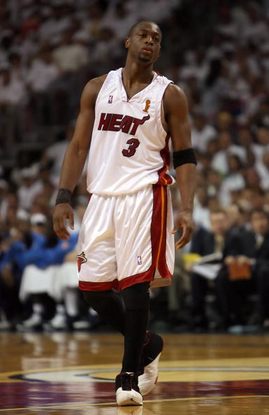 罗体：卢卡库本周末可能归队，预计意超杯半决赛踢米兰时复出（罗马体育报：卢卡库或于本周末归队，预计在意超杯半决赛对米兰时复出）