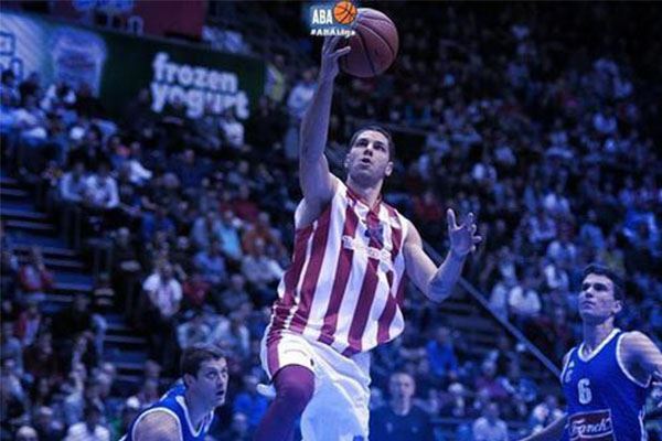 阿尔巴全场数据：2抢断3关键传球+风骚脚后跟助攻队友破门（阿尔巴闪耀全场：2次抢断+3次关键传球，脚后跟妙传助攻破门）