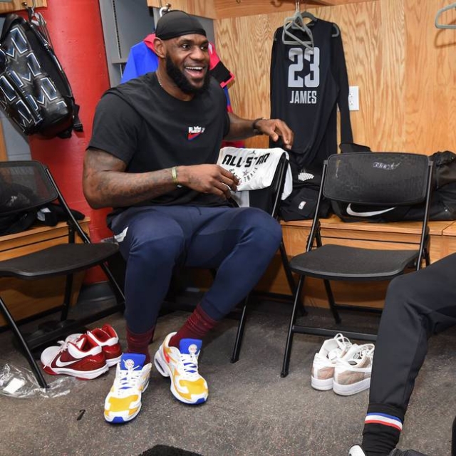 张琳芃第11次赢得中超冠军，超越郑智成国内联赛历史第一人！（张琳芃豪取中超第11冠，超越郑智加冕国内联赛历史第一人）