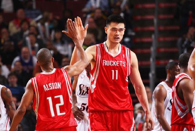 曼联备战西汉姆联：库尼亚复出，年轻球员获信任（曼联战西汉姆前瞻：库尼亚回归，年轻将获重用）